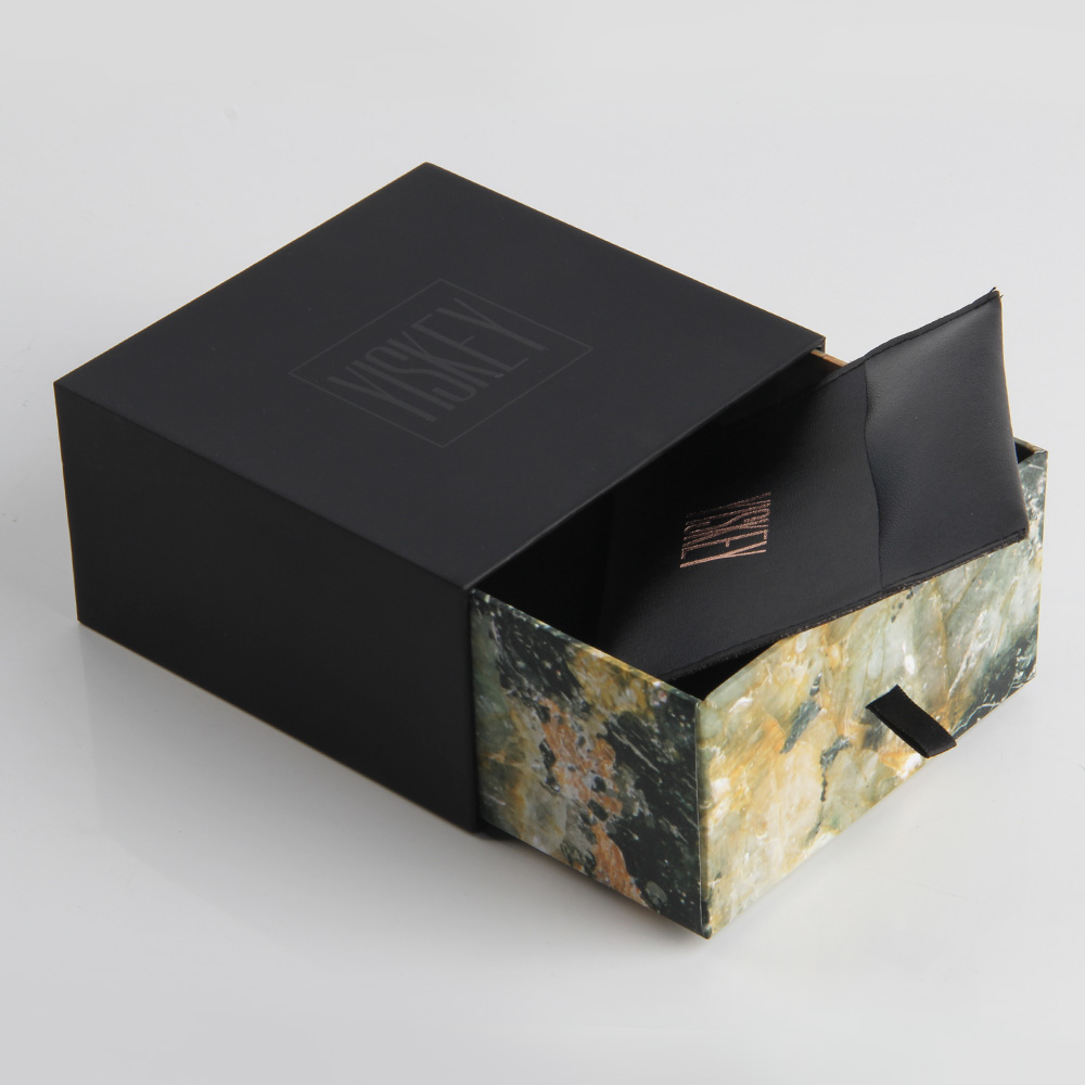 化妝品禮品盒定做的生產車間是否干凈同樣重要