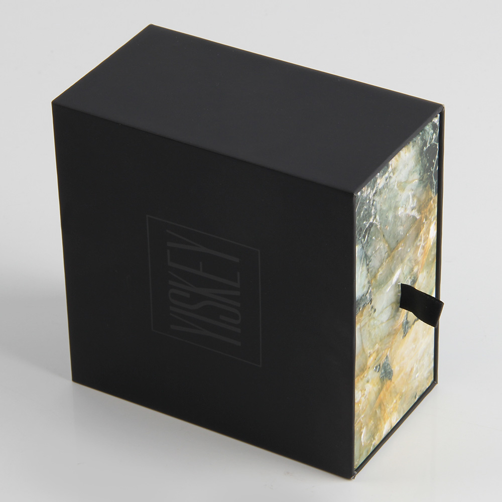 化妝品禮品盒定做的生產車間是否干凈同樣重要