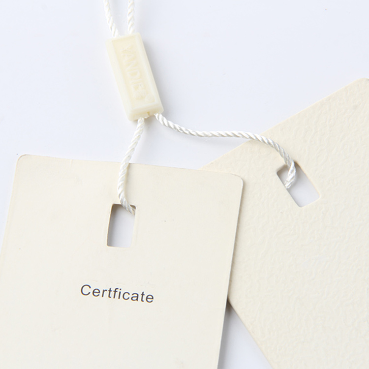 你知道衣服標簽定制為什么總是這么千篇一律嗎